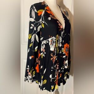 Free People V Neck Floral Bell Sleeve Top Size XS